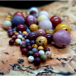 Stone beads (9)